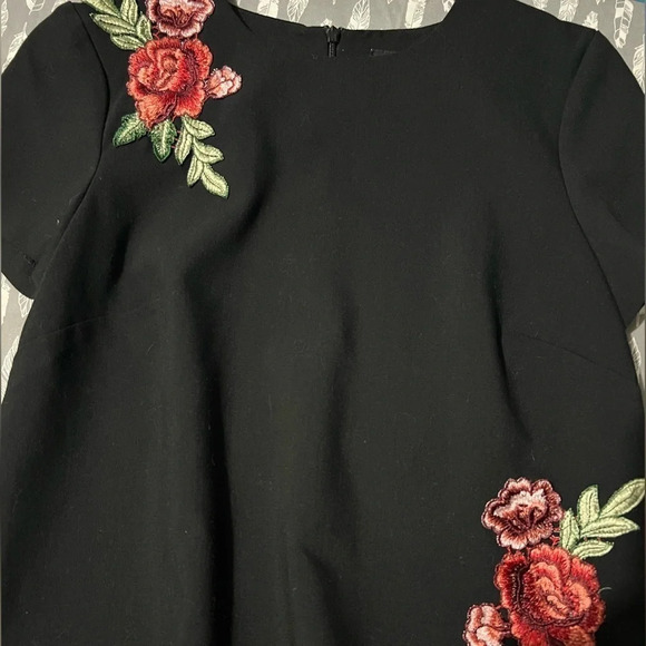 BELLE Vere XS Black Blouse With Rose Embroidery - Picture 2 of 6